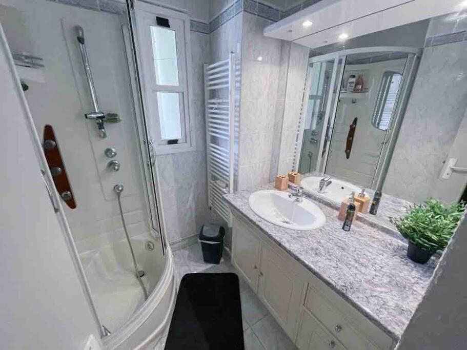 Sète Appartement Spacieux Avec Parking Gratuit מראה חיצוני תמונה